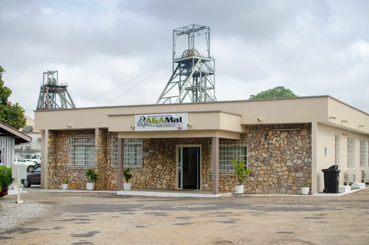 The AGAMal office building on Mine Road, Obuasi, with the mine headframes behind it